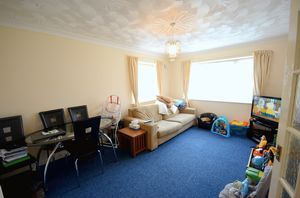 LIVING ROOM- click for photo gallery